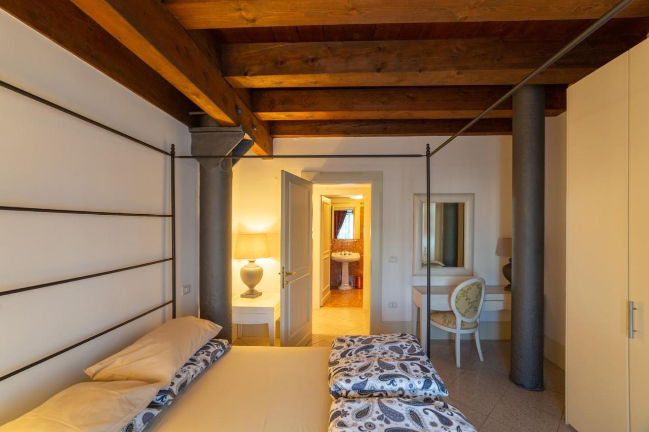 Youatmolino Canal View Apartment Венеція Екстер'єр фото