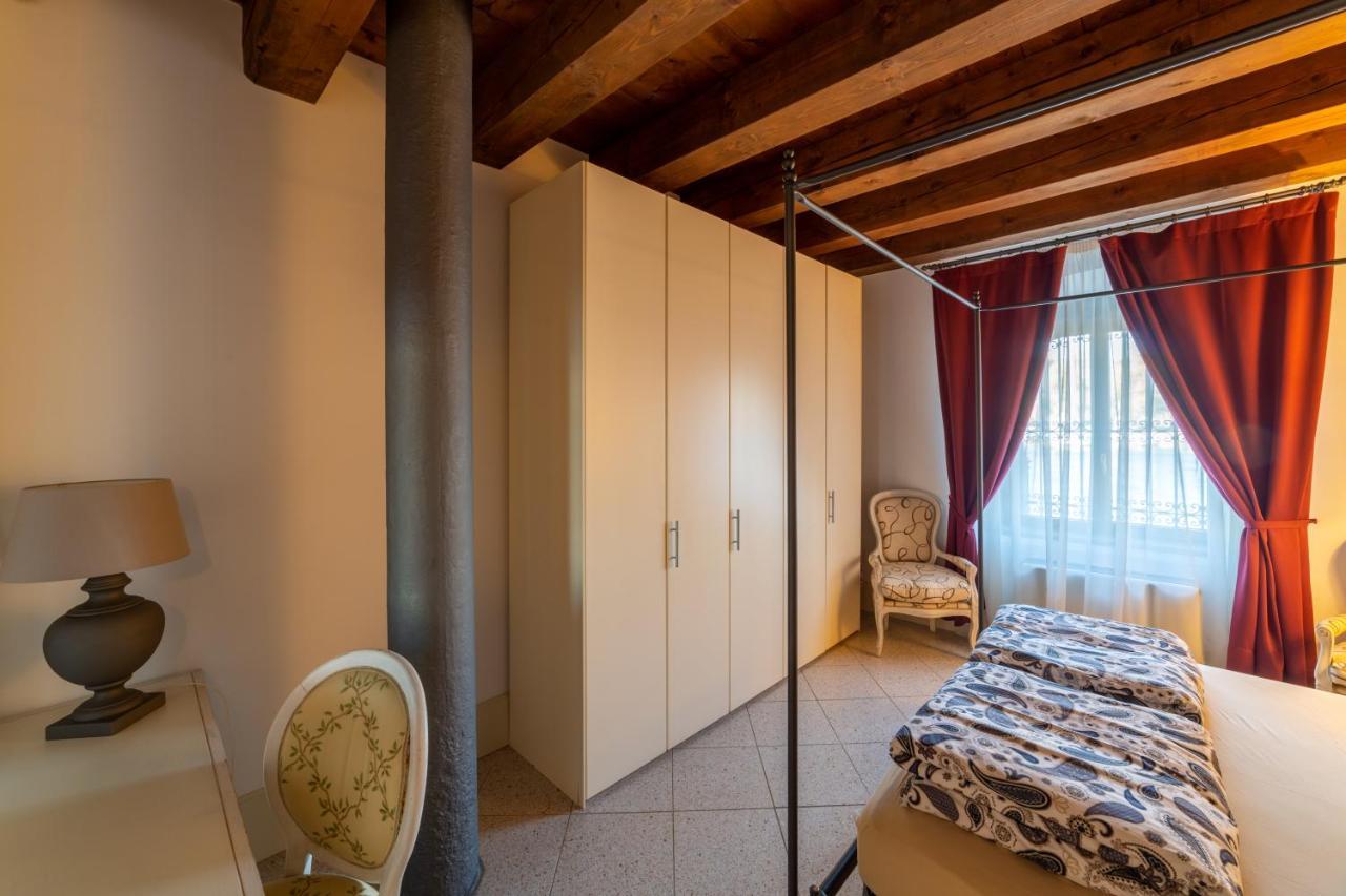 Youatmolino Canal View Apartment Венеція Екстер'єр фото