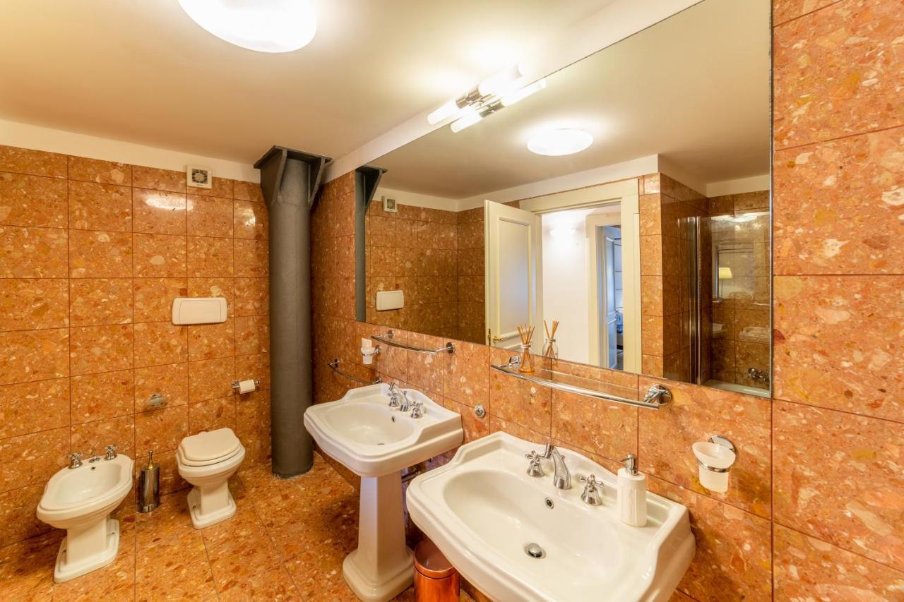Youatmolino Canal View Apartment Венеція Екстер'єр фото
