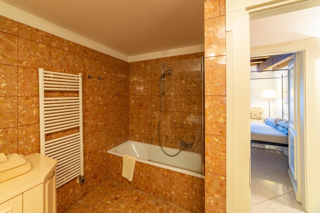 Youatmolino Canal View Apartment Венеція Екстер'єр фото
